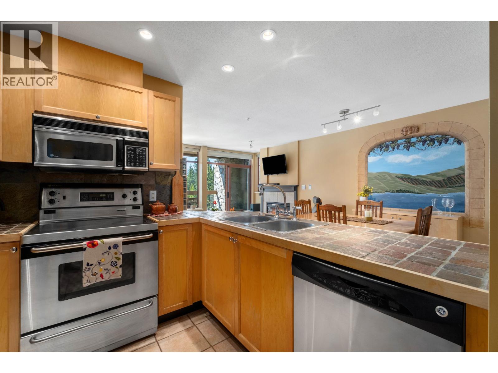 209 8080 NICKLAUS NORTH BOULEVARD, Whistler