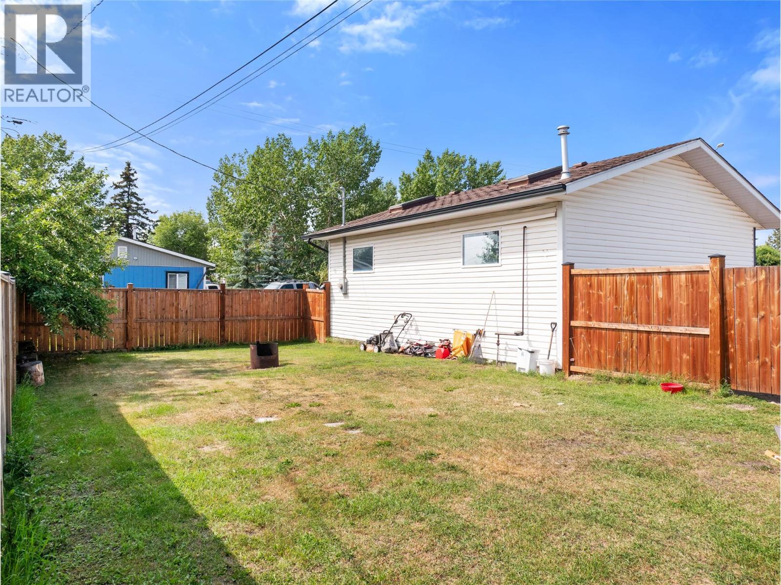 9901 2 Street - 45