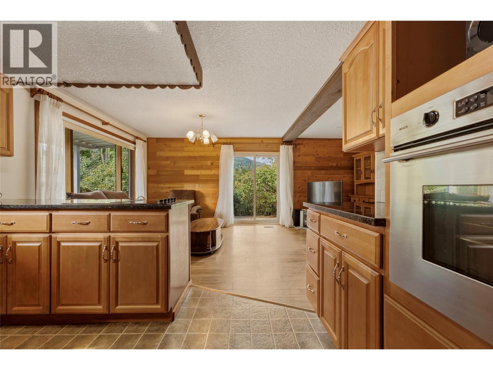 7603 De Jong Drive, Coldstream