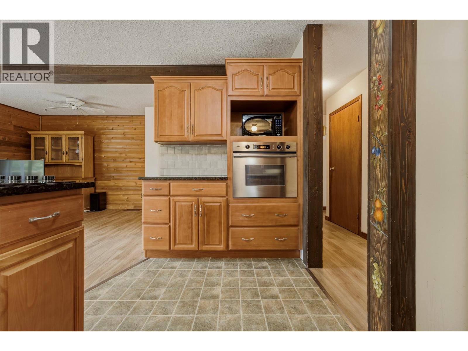 7603 De Jong Drive, Coldstream