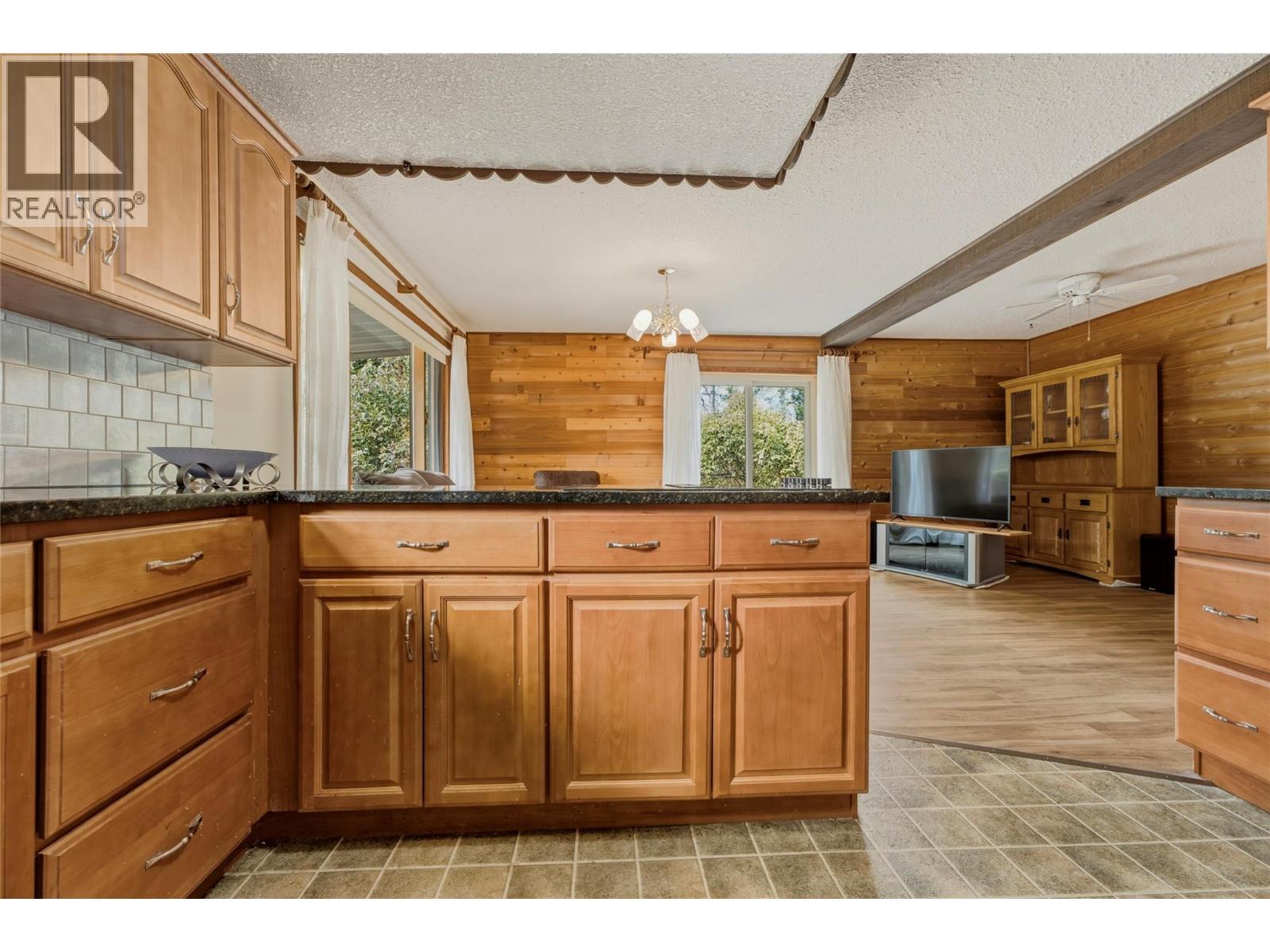 7603 De Jong Drive, Coldstream