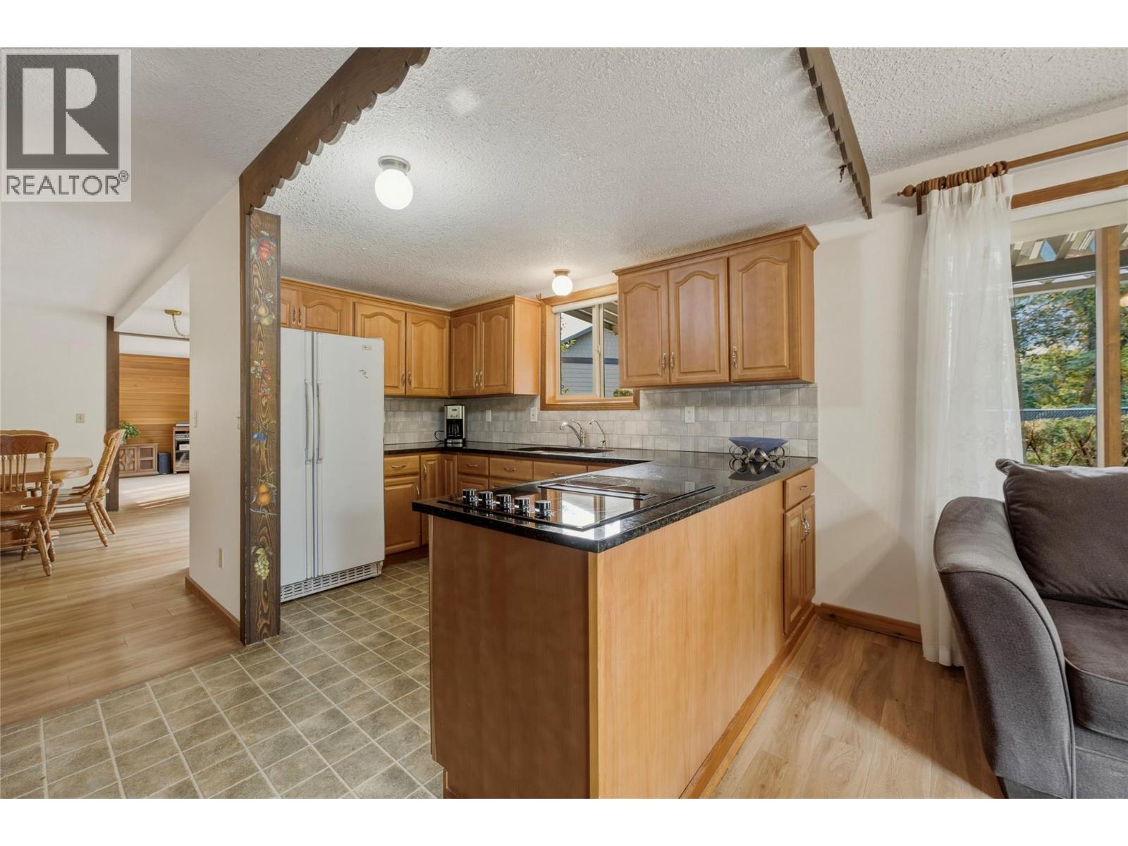 7603 De Jong Drive, Coldstream