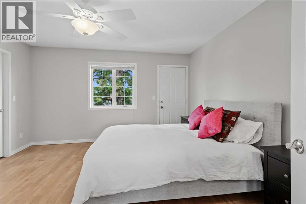 128 22 Avenue NW - 20