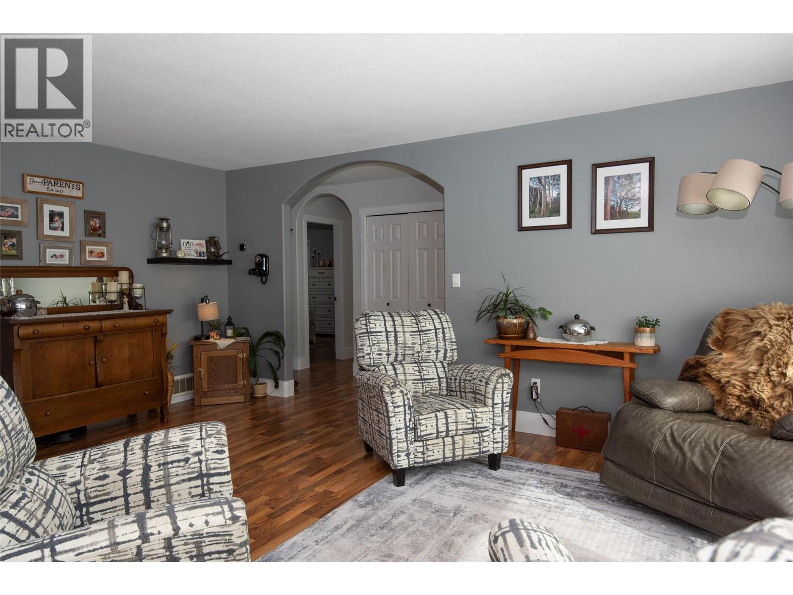 11414 Adams Avenue, Summerland