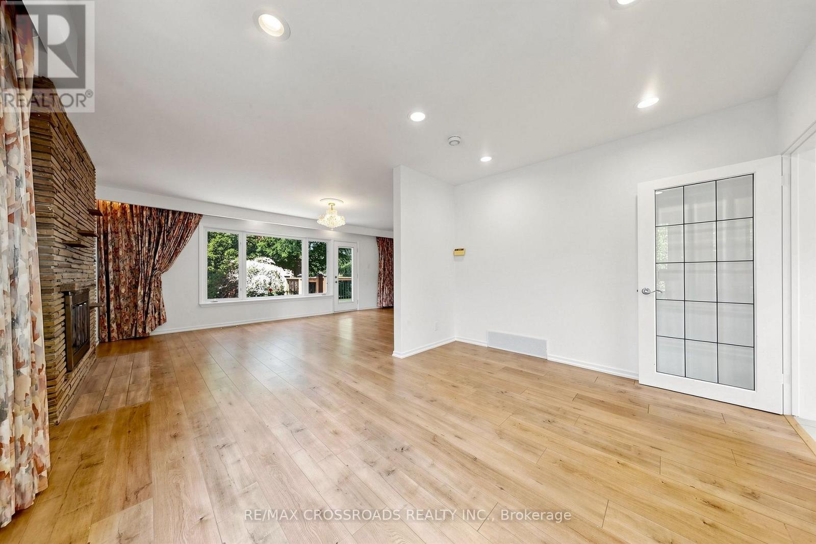 15 ALAMOSA DRIVE - 11