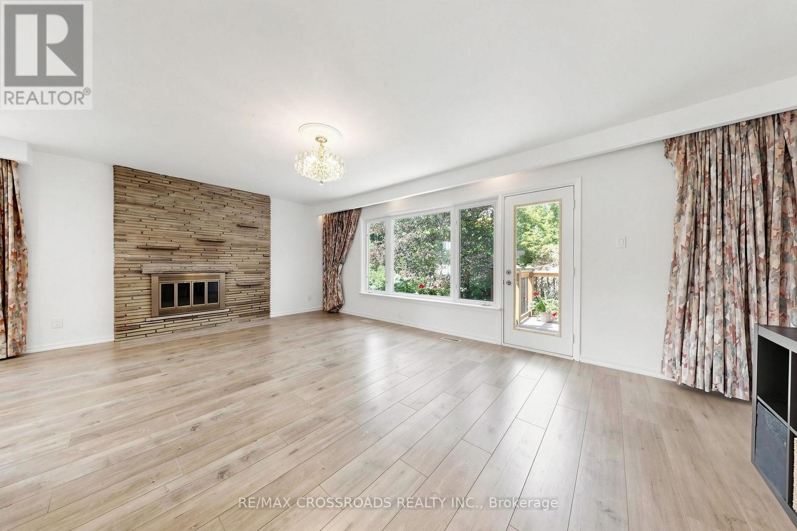 15 ALAMOSA DRIVE - 12