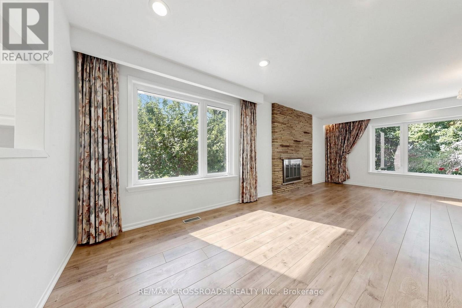 15 ALAMOSA DRIVE - 16