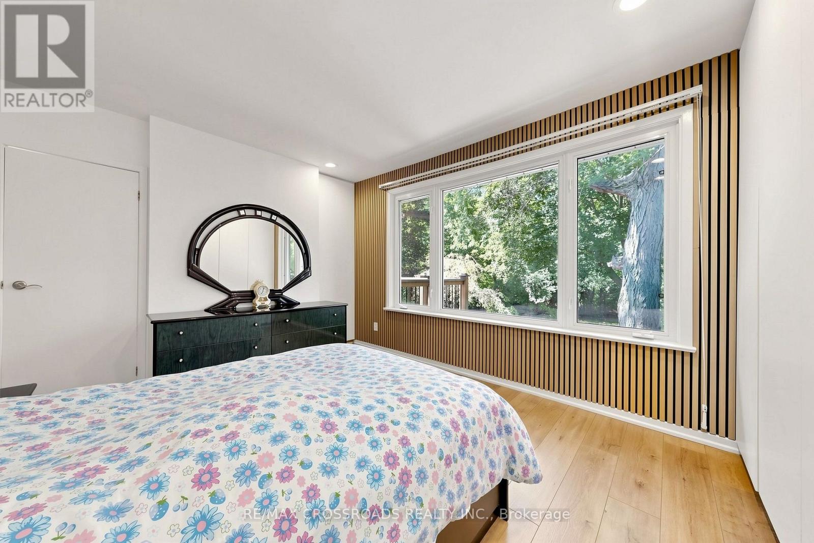 15 ALAMOSA DRIVE - 20