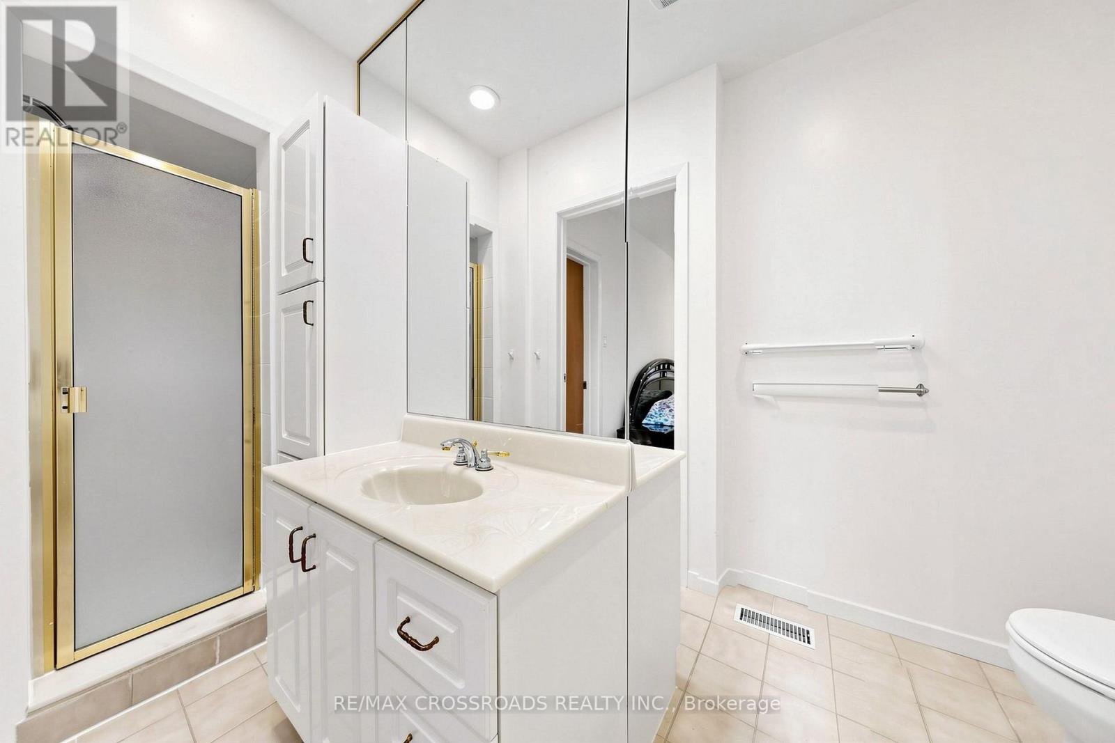 15 ALAMOSA DRIVE - 22