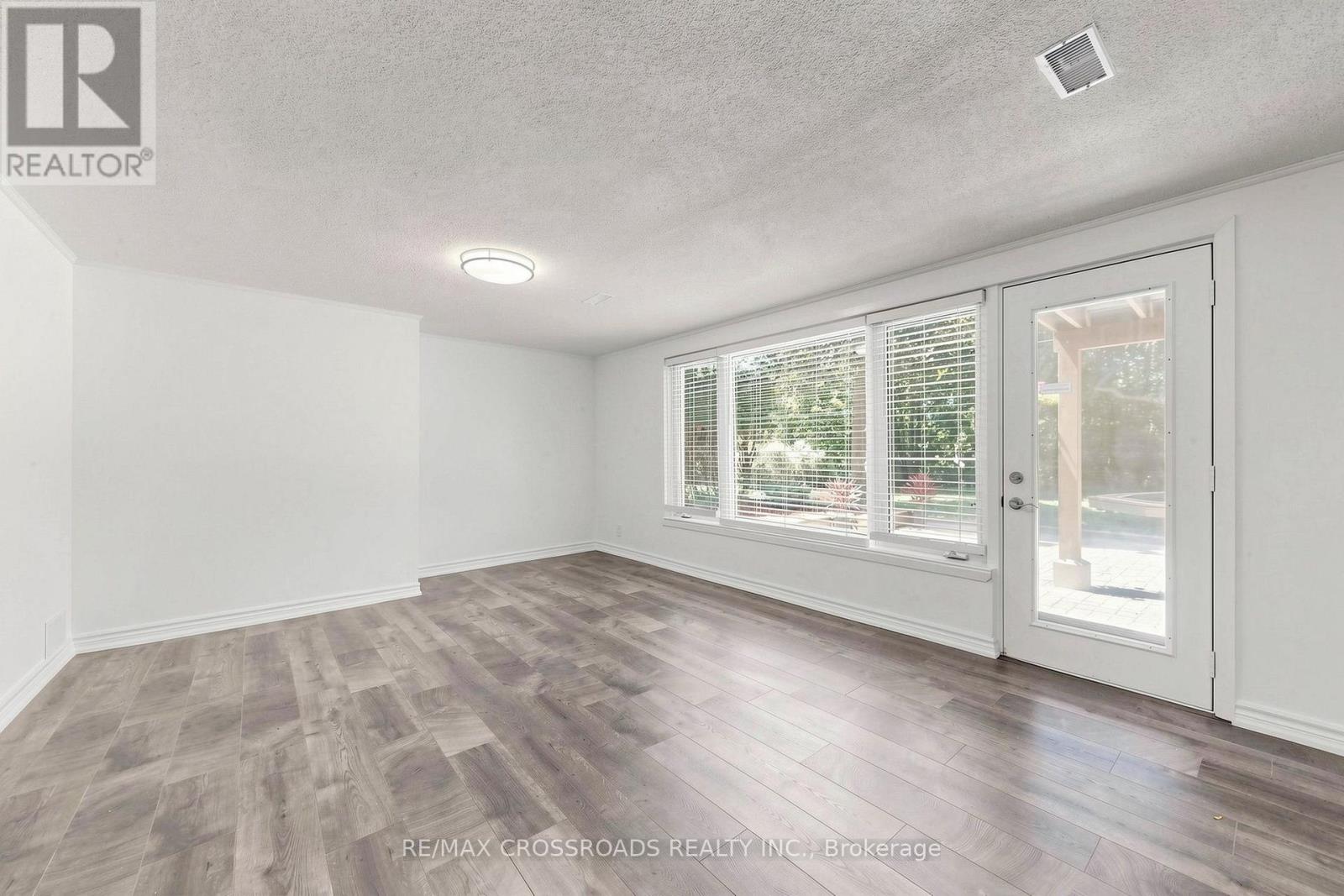 15 ALAMOSA DRIVE - 29
