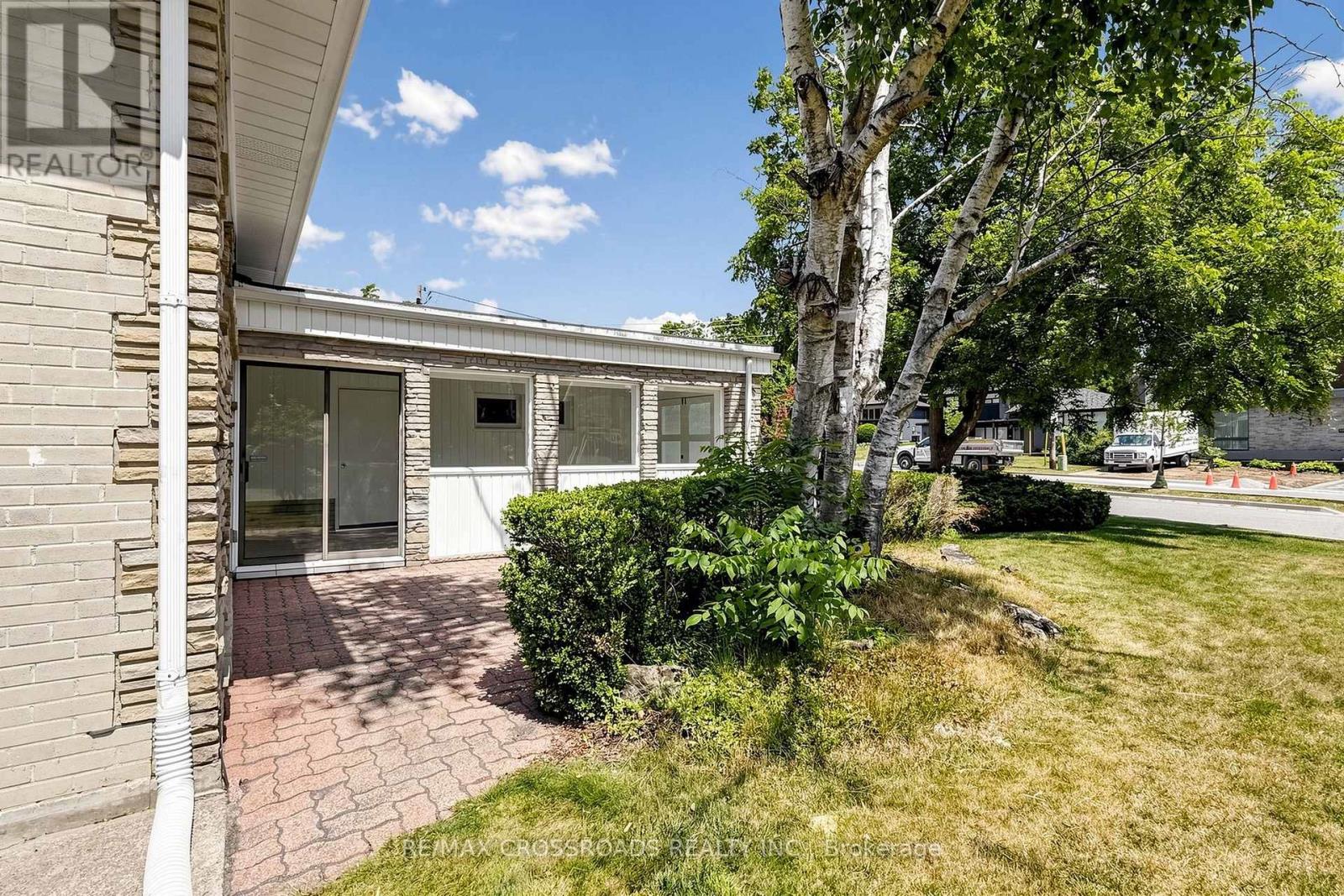 15 ALAMOSA DRIVE - 9