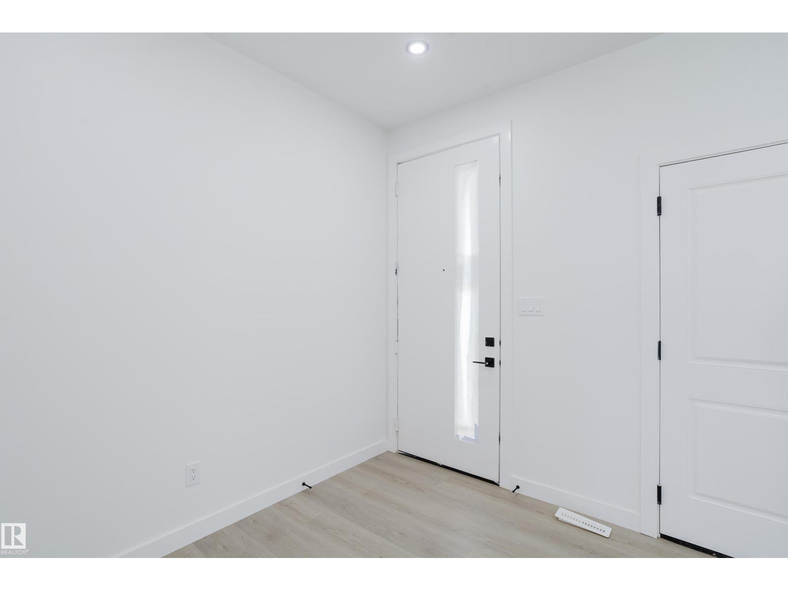 8728 182 AV NW - 4