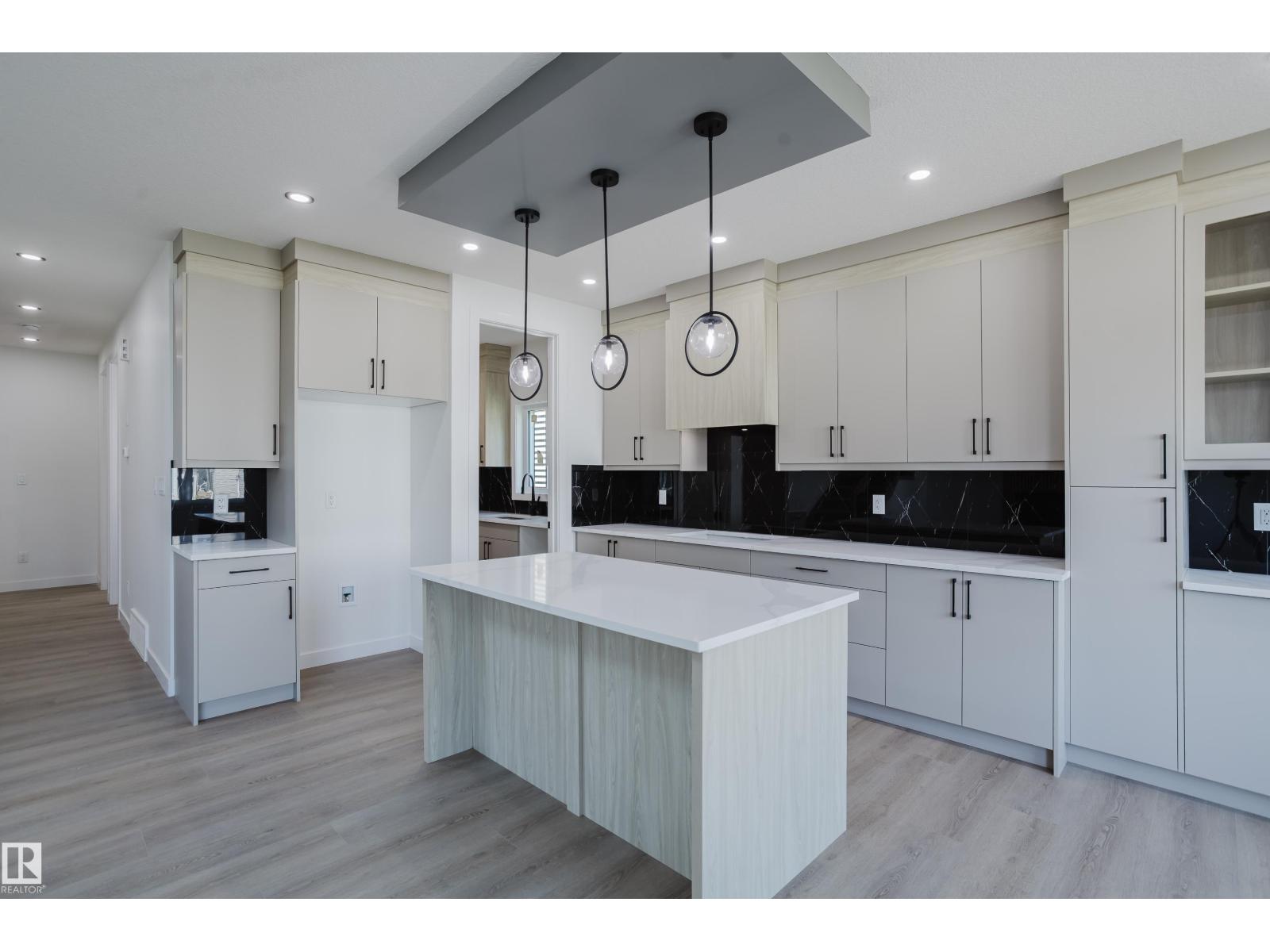 8728 182 AV NW - 13