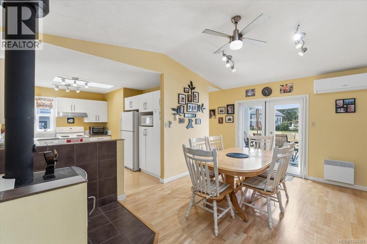 2212 Burgoyne Rd - 10