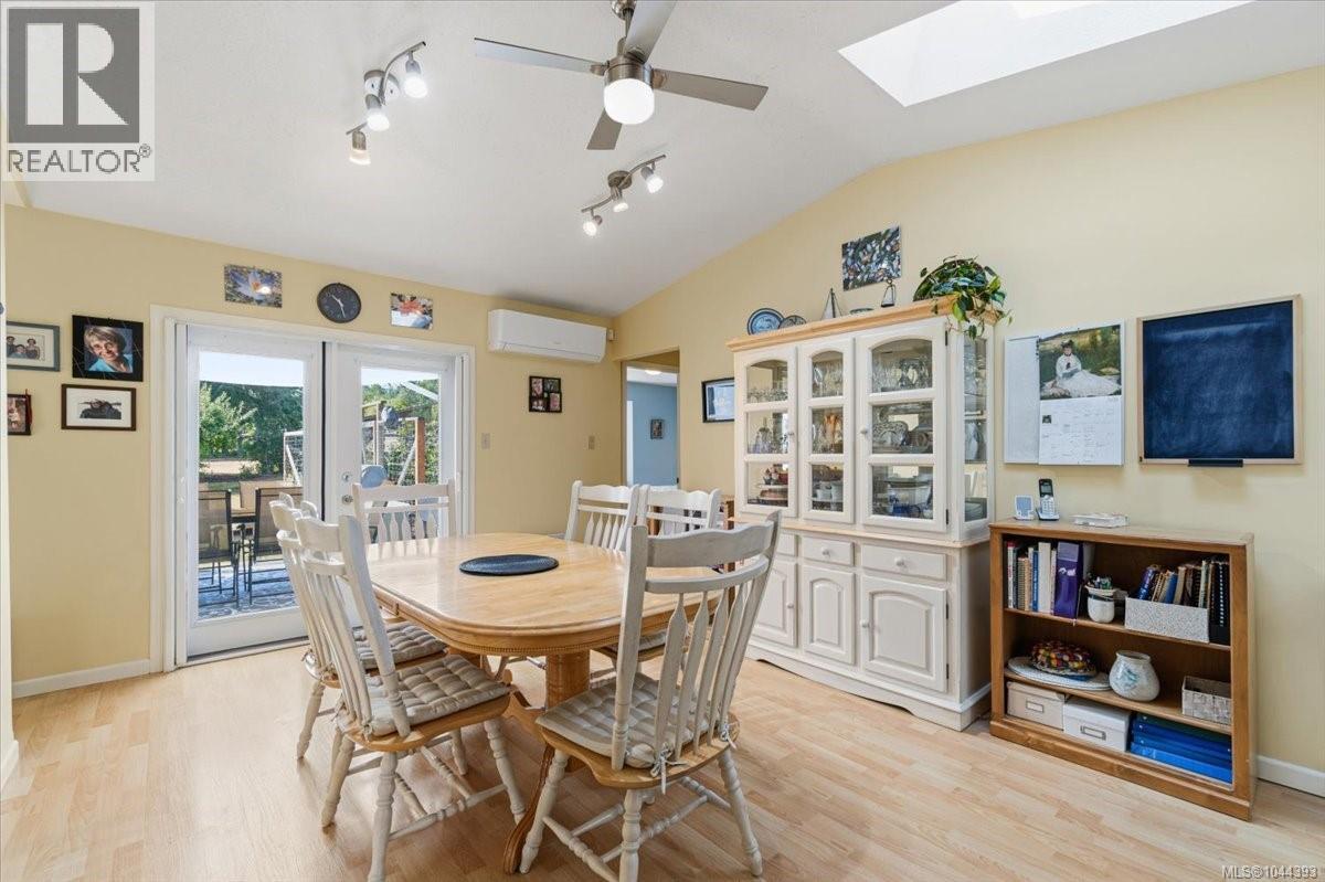 2212 Burgoyne Rd - 11