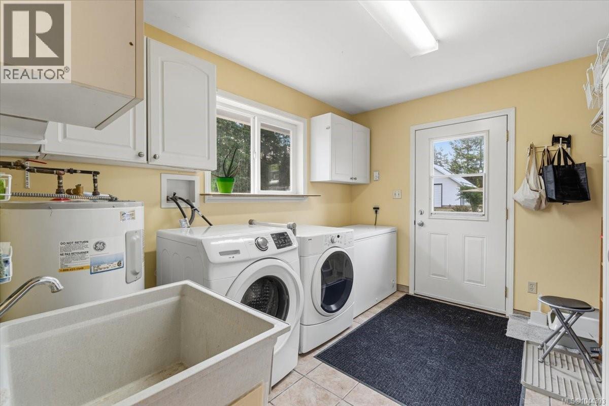 2212 Burgoyne Rd, Coombs