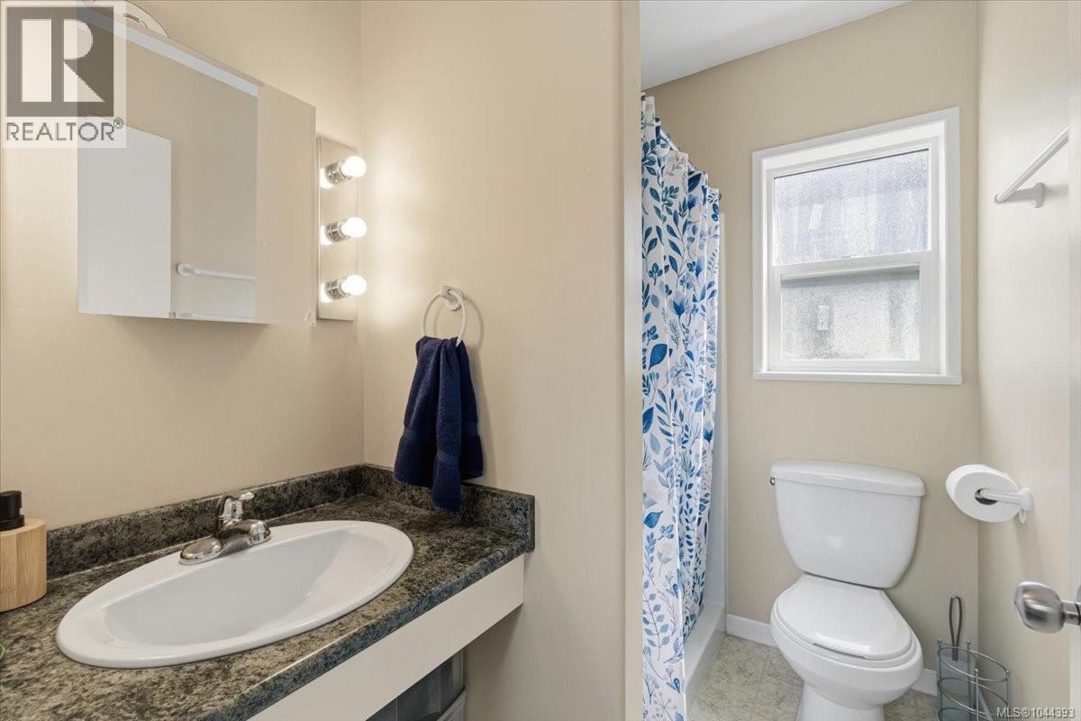 2212 Burgoyne Rd - 22