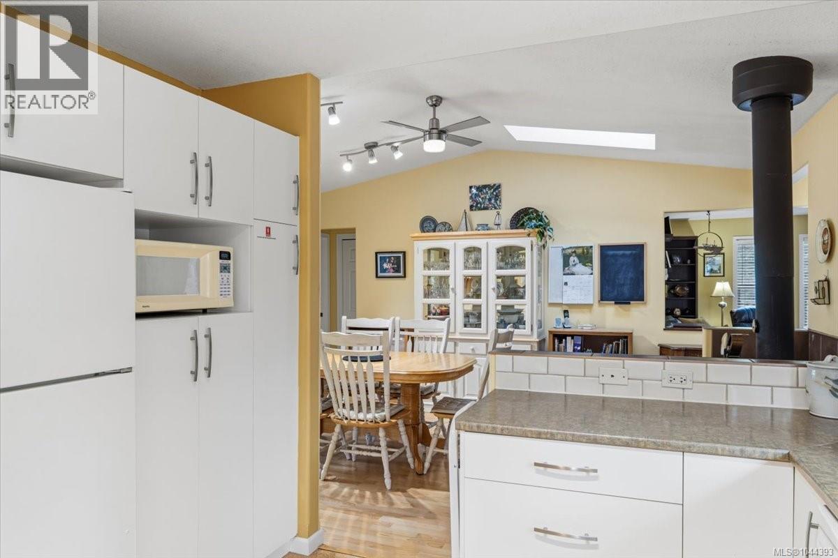 2212 Burgoyne Rd, Coombs