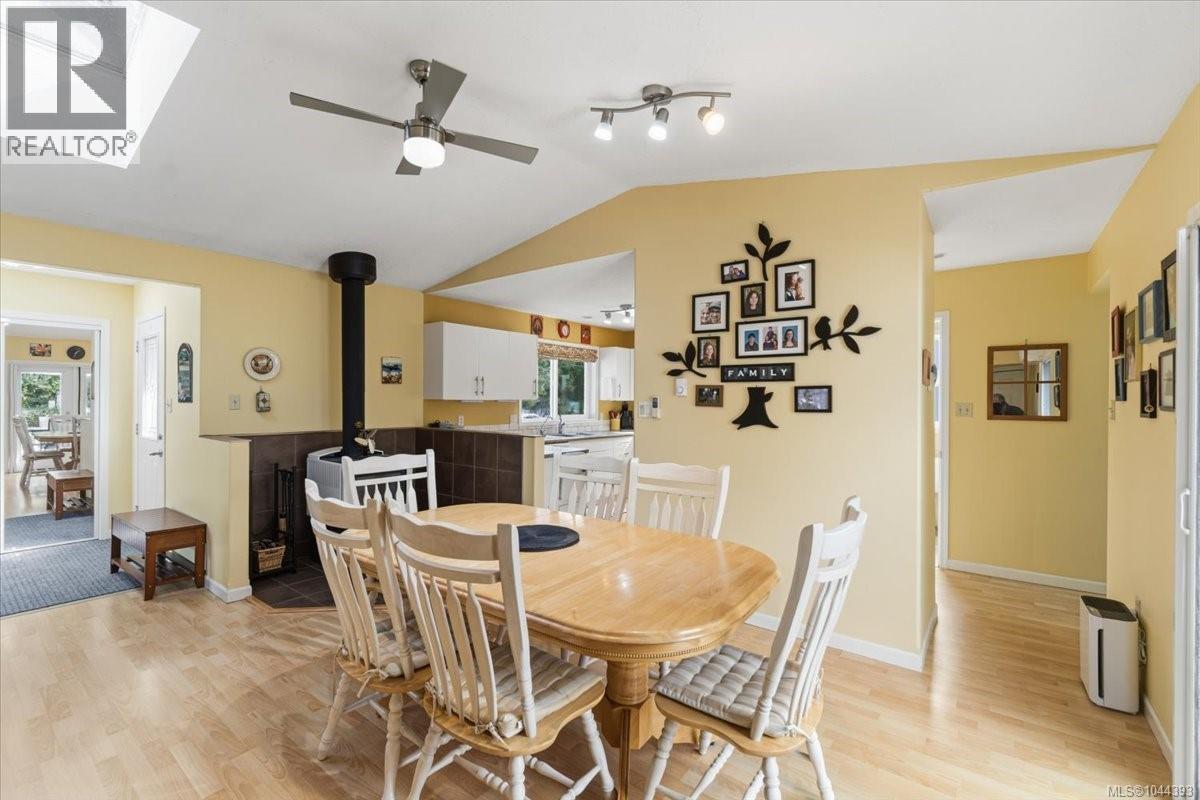 2212 Burgoyne Rd, Coombs