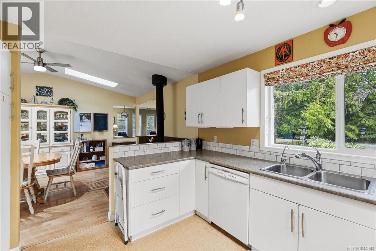 2212 Burgoyne Rd, Coombs