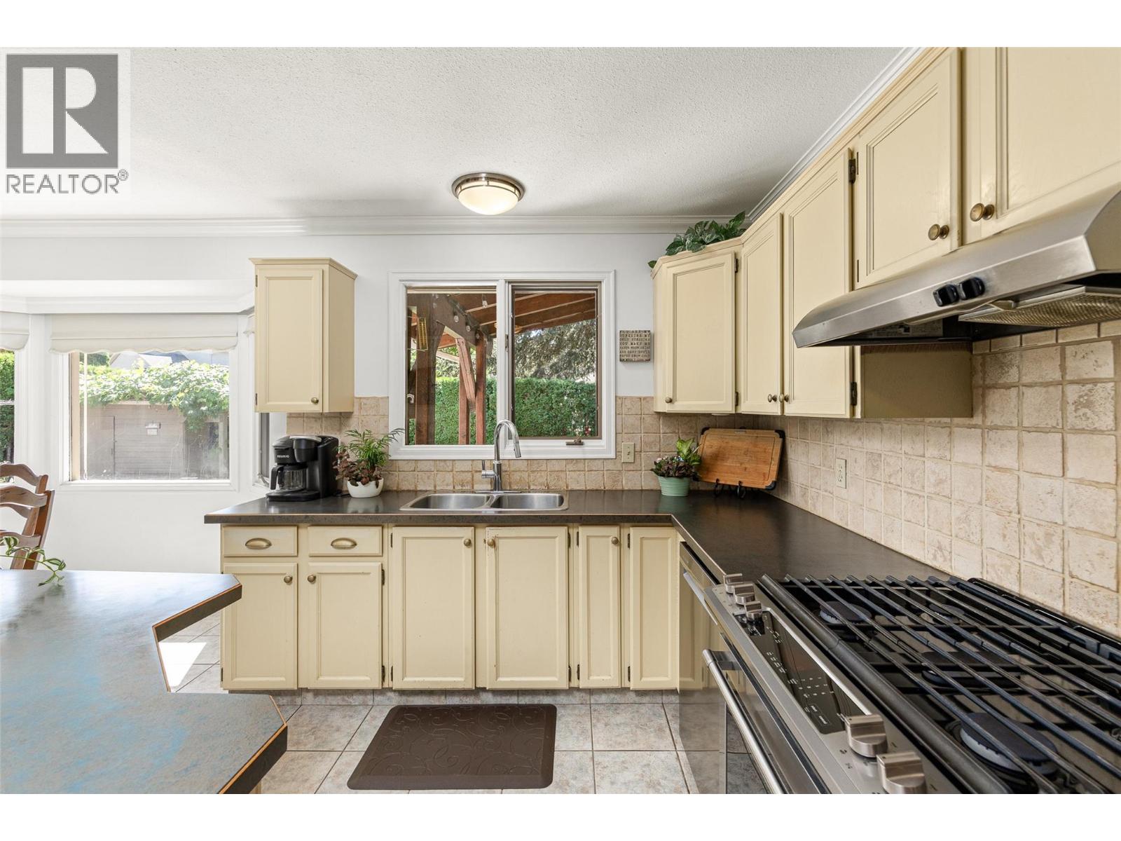 557 Vintage Terrace Court, Kelowna