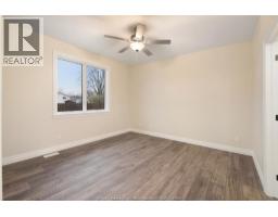 Living room/Fireplace - 53 Belleview, Kingsville, ON N0R1B0 Photo 17