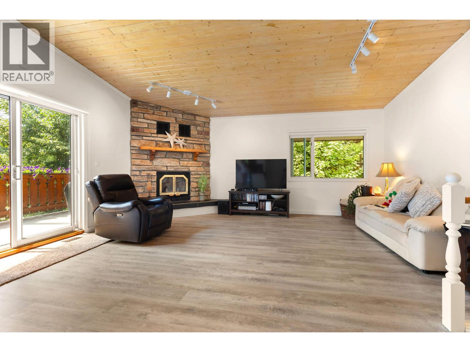 1587 Pratico Road, Revelstoke