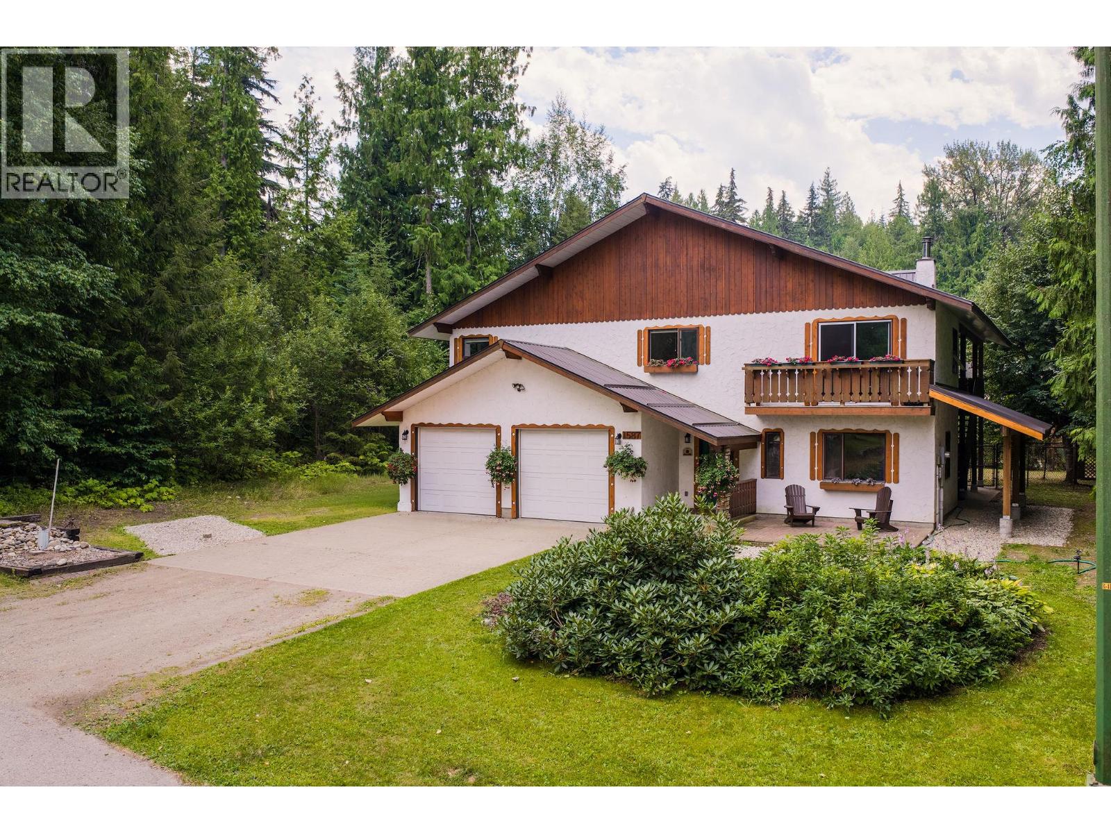1587 Pratico Road, Revelstoke