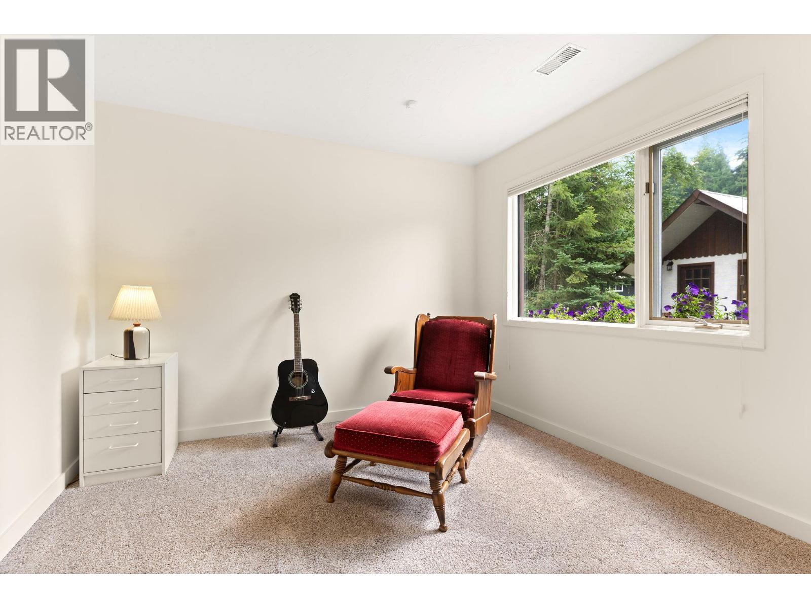 1587 Pratico Road, Revelstoke