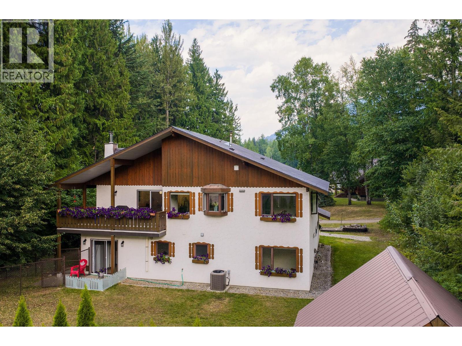 1587 Pratico Road, Revelstoke