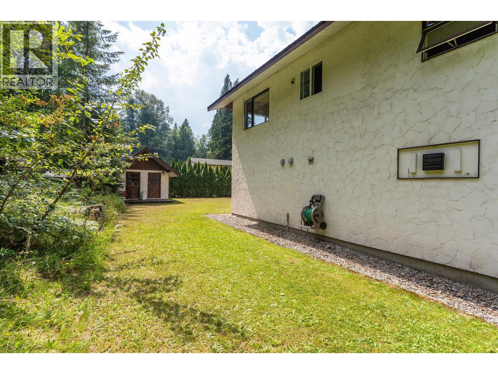 1587 Pratico Road, Revelstoke
