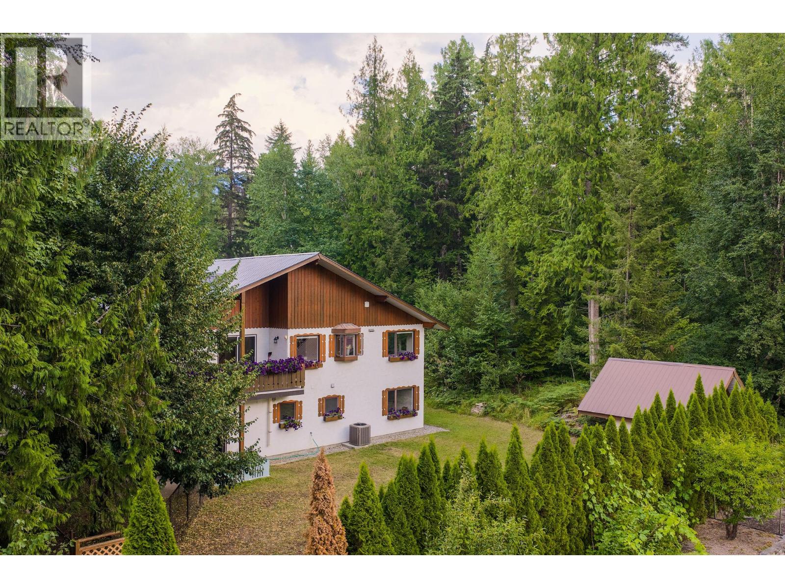 1587 Pratico Road, Revelstoke