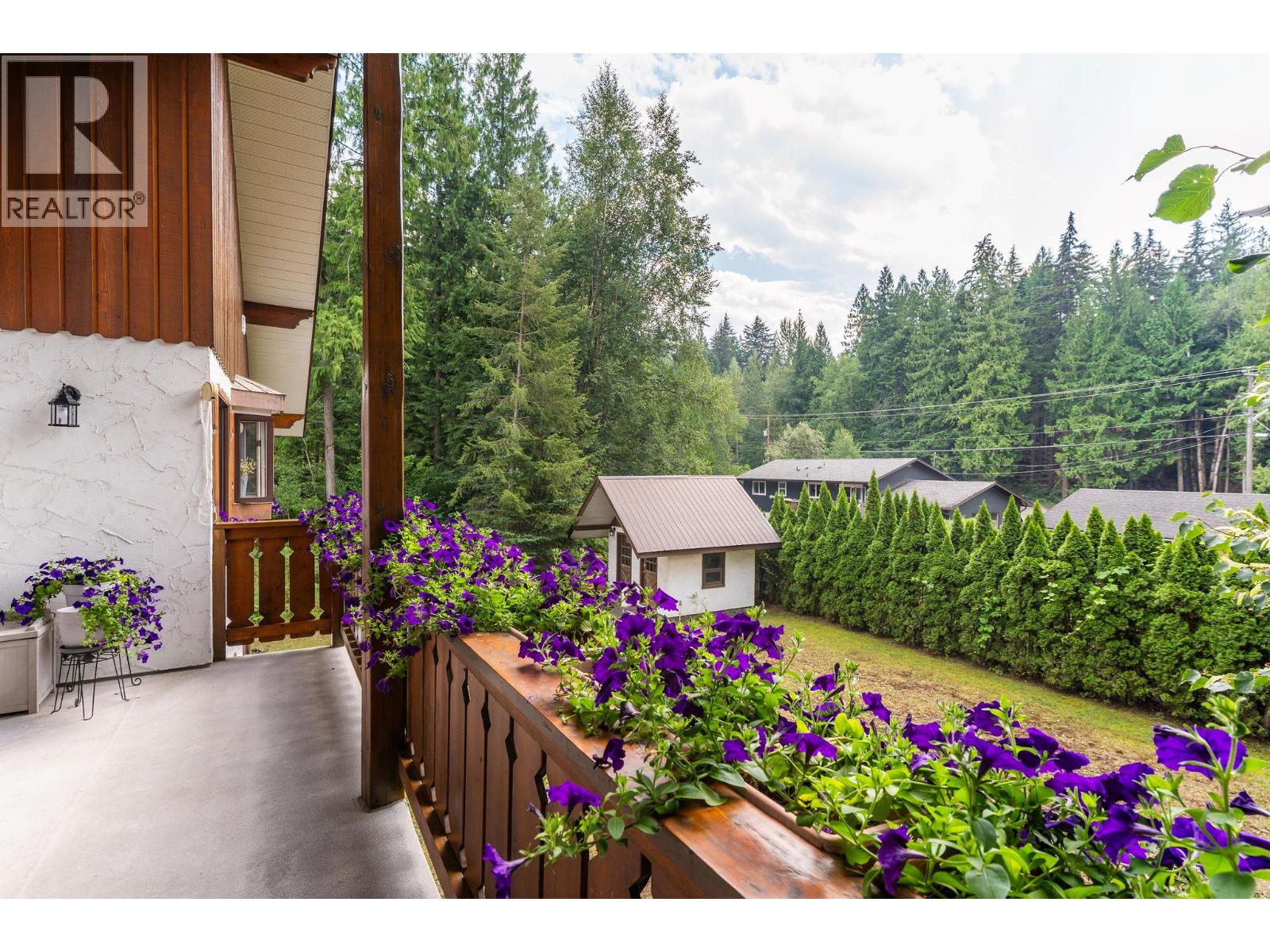 1587 Pratico Road, Revelstoke