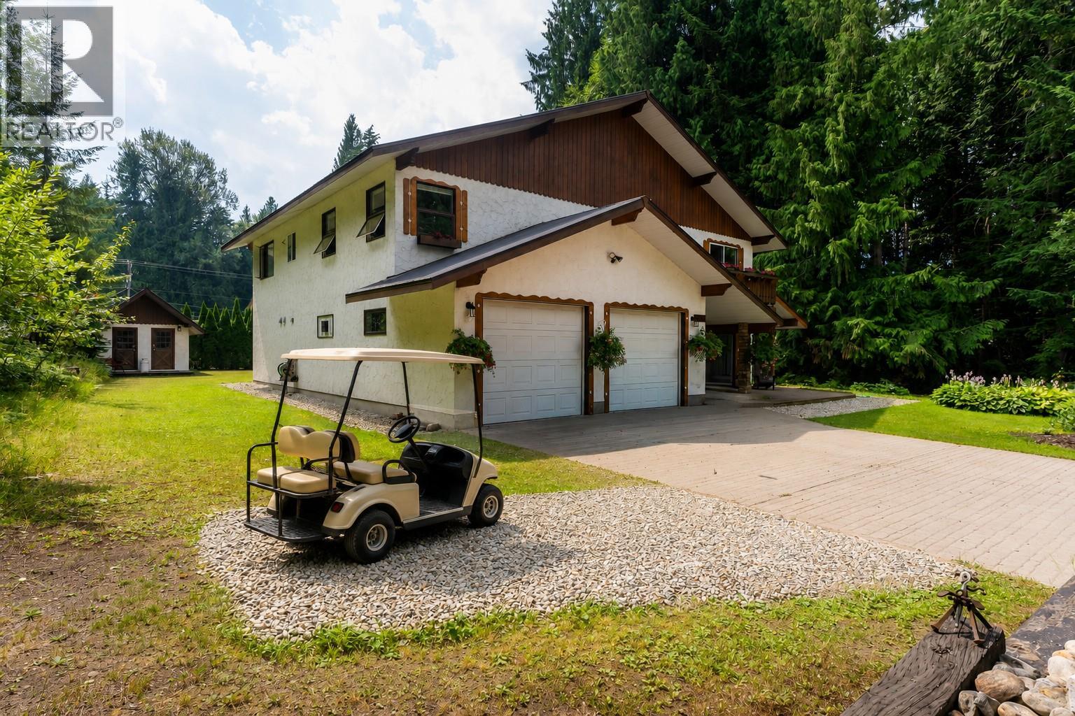 1587 Pratico Road, Revelstoke
