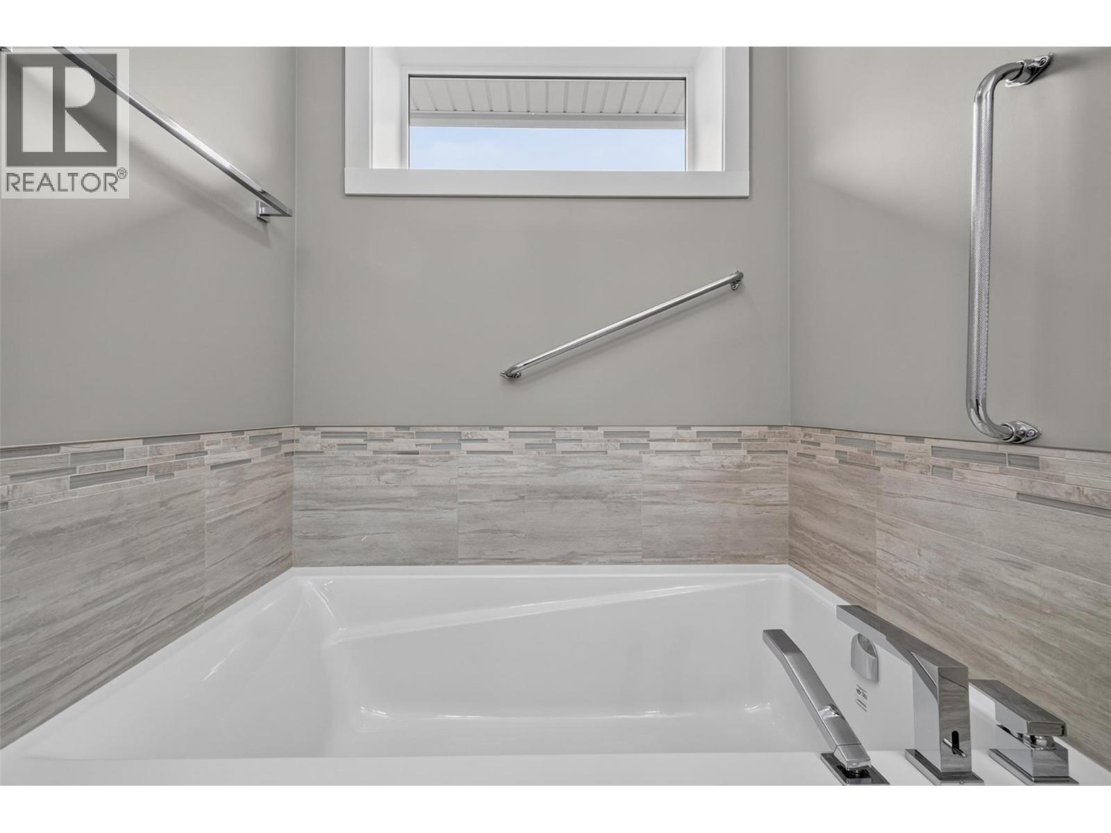 1791 10 Street SW Unit# 27, Salmon Arm