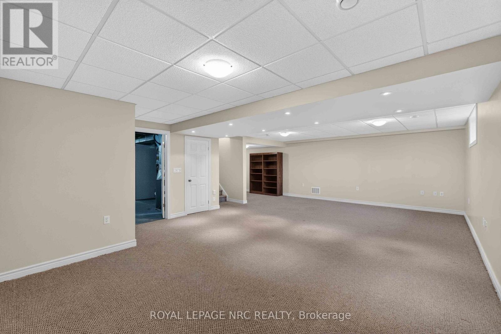 82 MAPLE STREET - 28