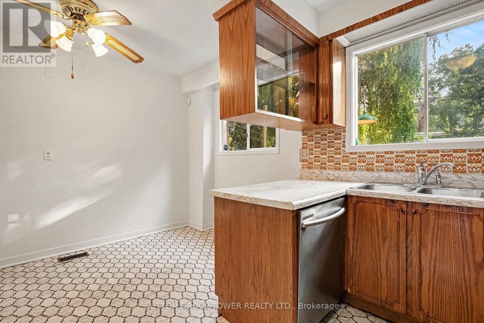 164 ROBINA AVENUE W - 10