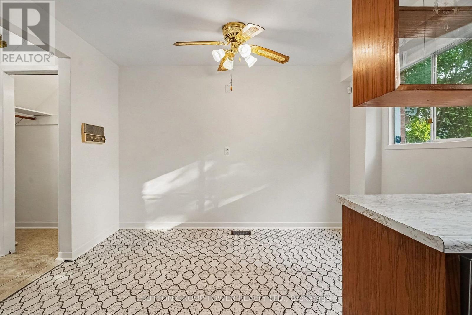 164 ROBINA AVENUE W - 11