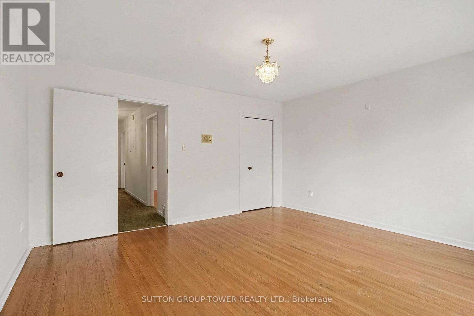 164 ROBINA AVENUE W - 13
