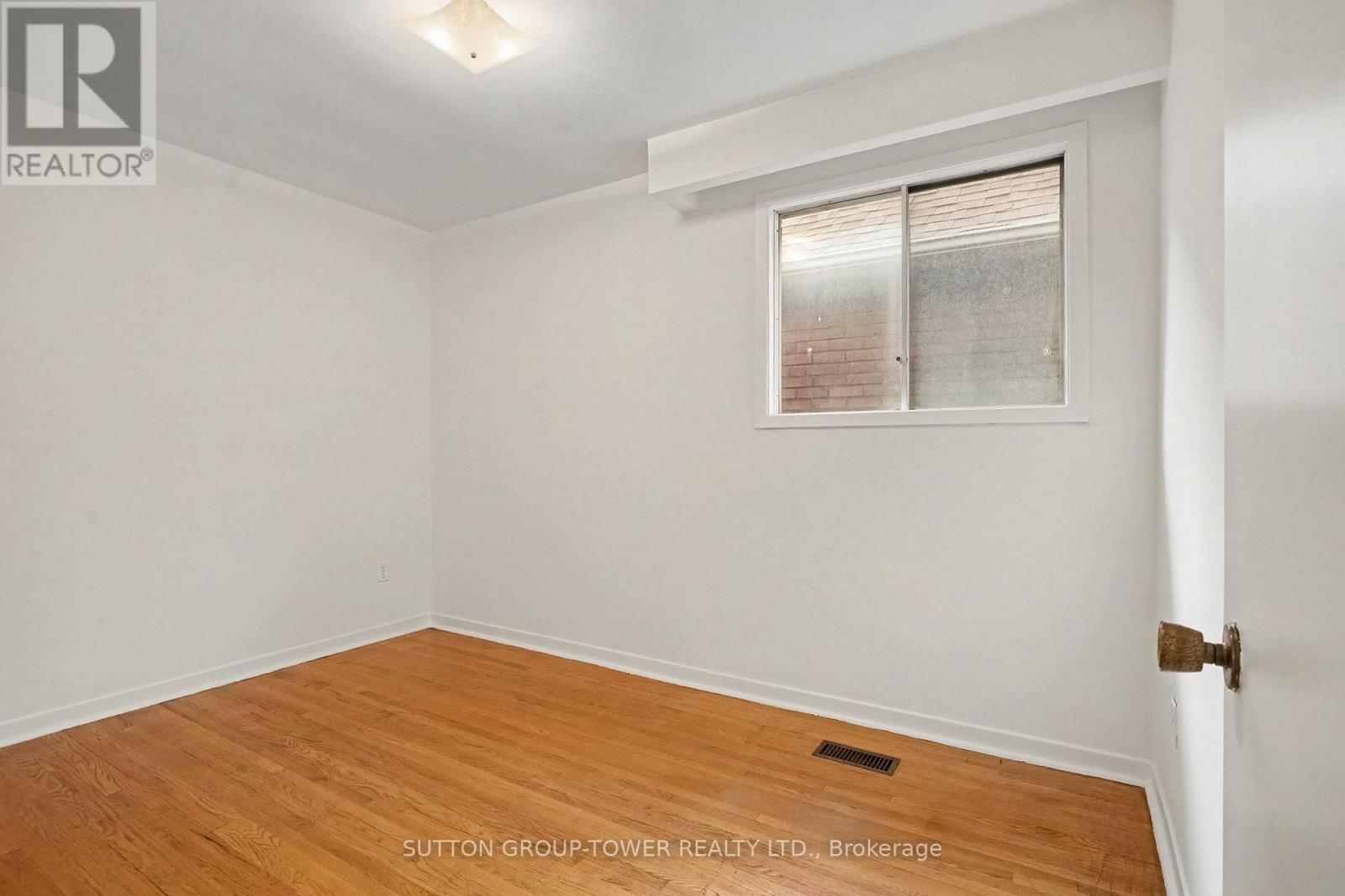 164 ROBINA AVENUE W - 17