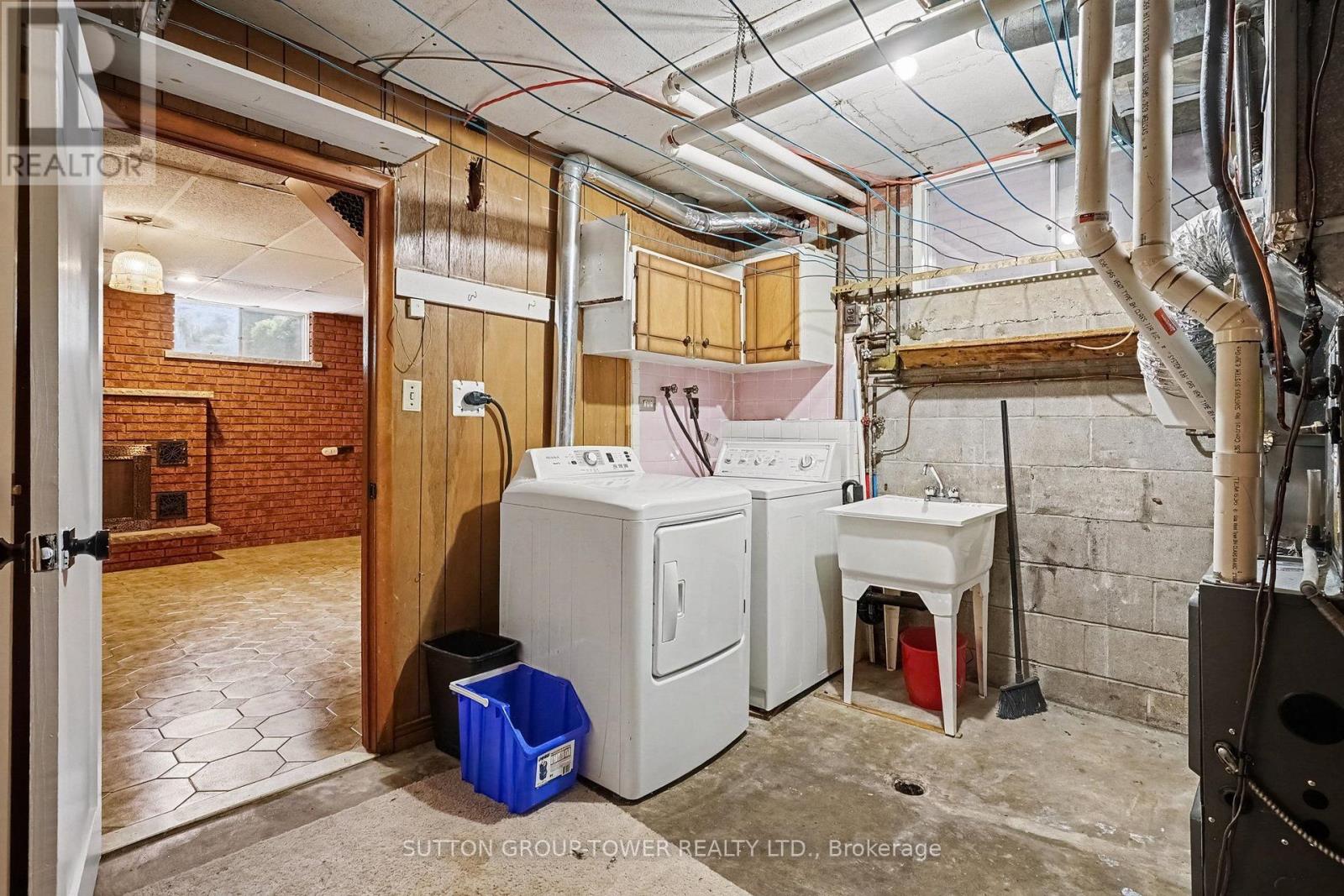 164 ROBINA AVENUE W - 21