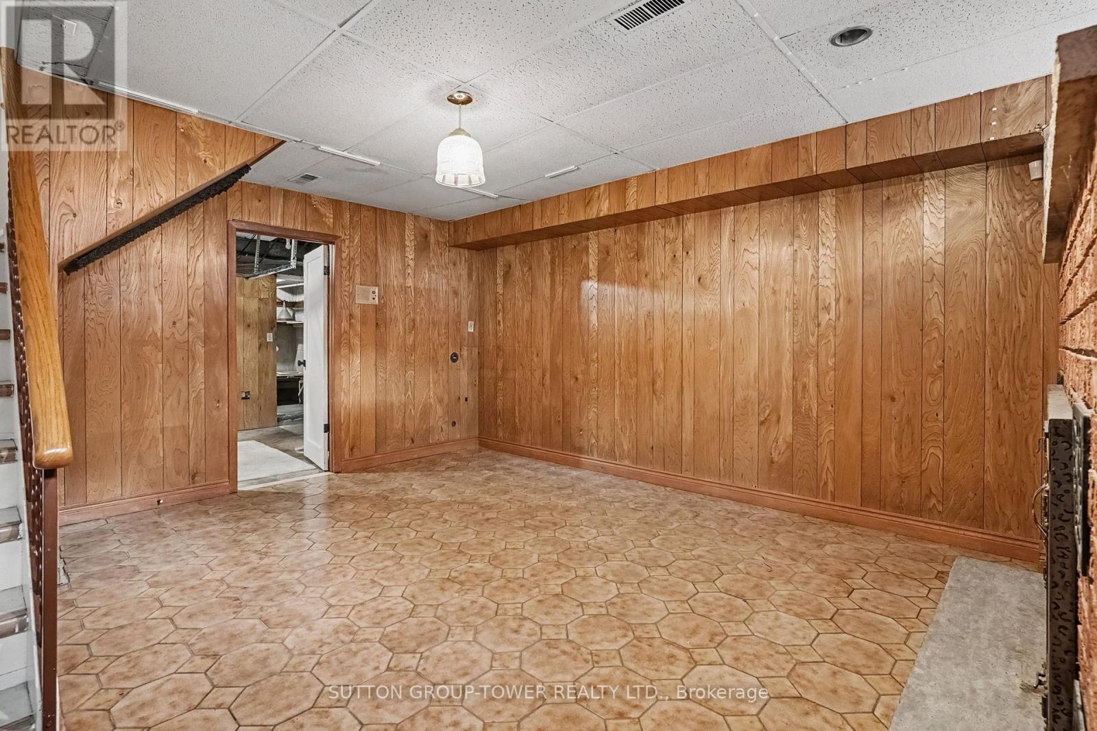 164 ROBINA AVENUE W - 22