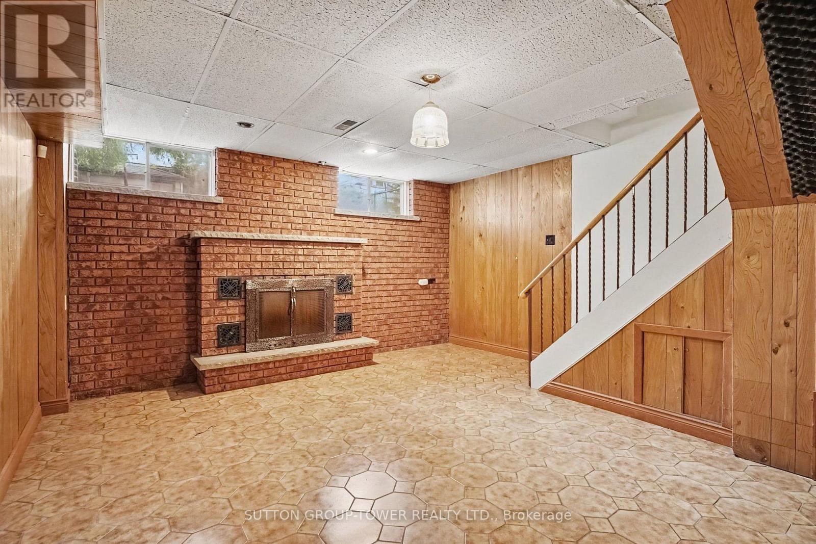 164 ROBINA AVENUE W - 24