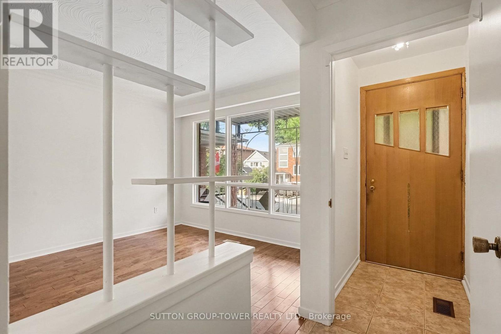 164 ROBINA AVENUE W - 3