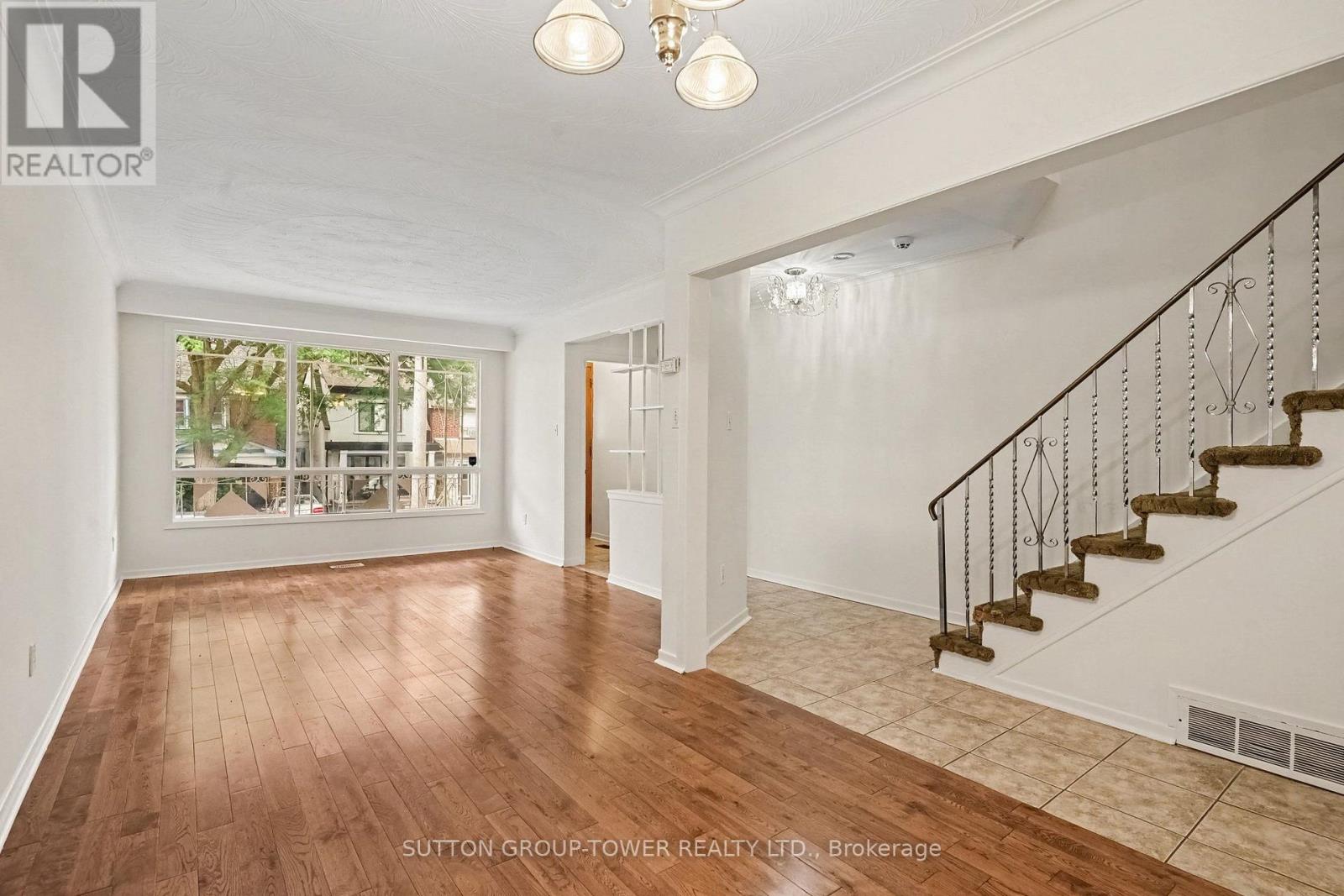 164 ROBINA AVENUE W - 4