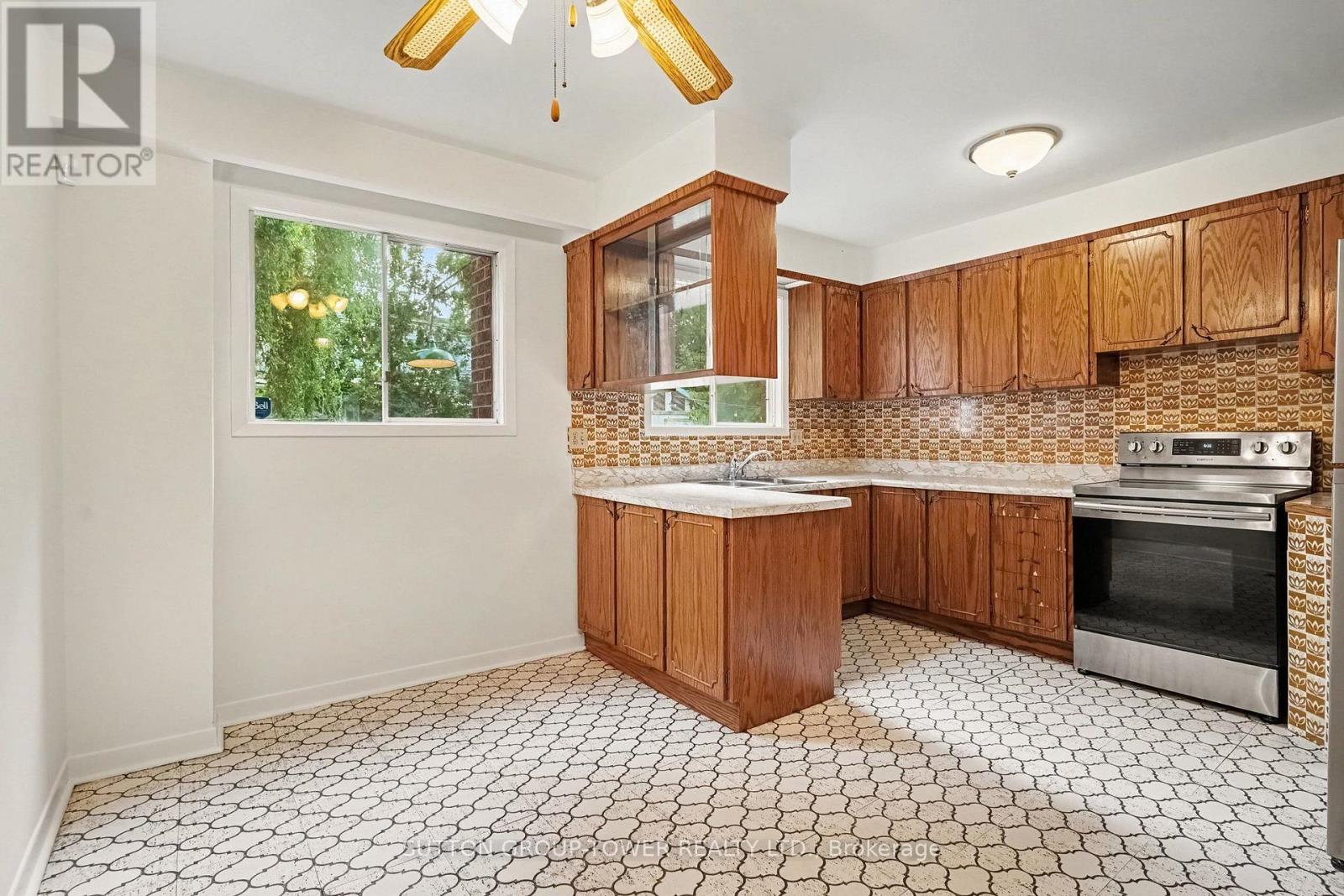 164 ROBINA AVENUE W - 7