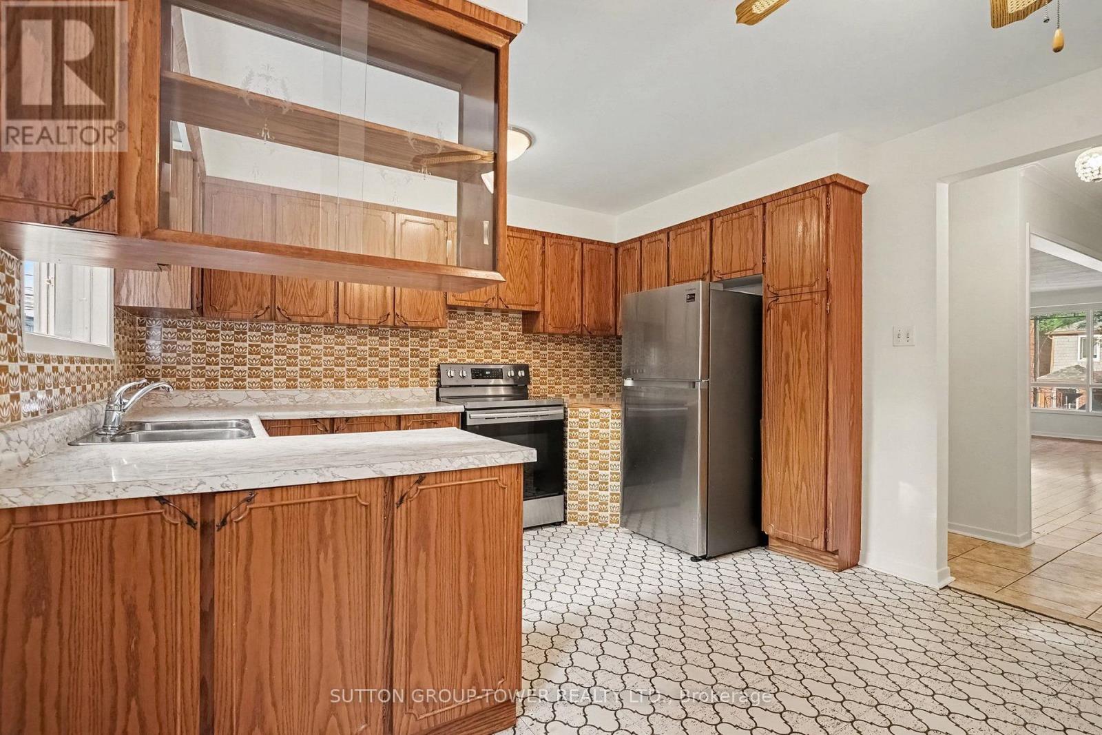 164 ROBINA AVENUE W - 8