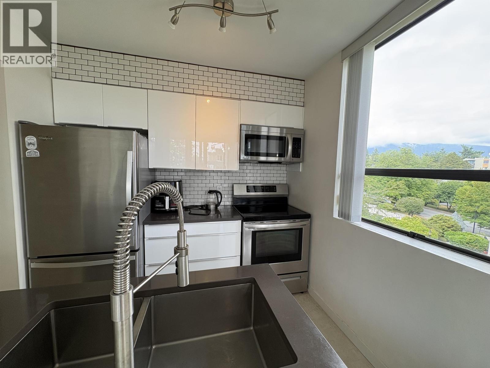 502 1737 DUCHESS AVENUE, West Vancouver