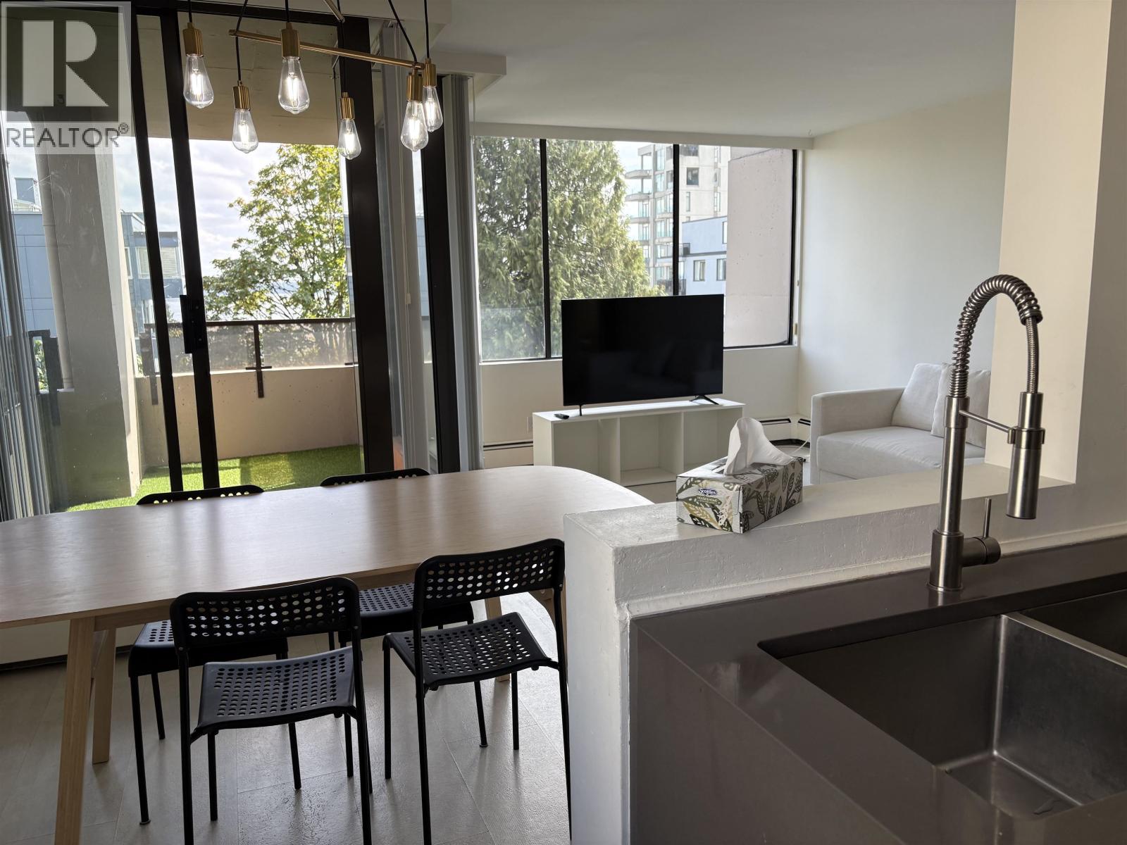 502 1737 DUCHESS AVENUE, West Vancouver