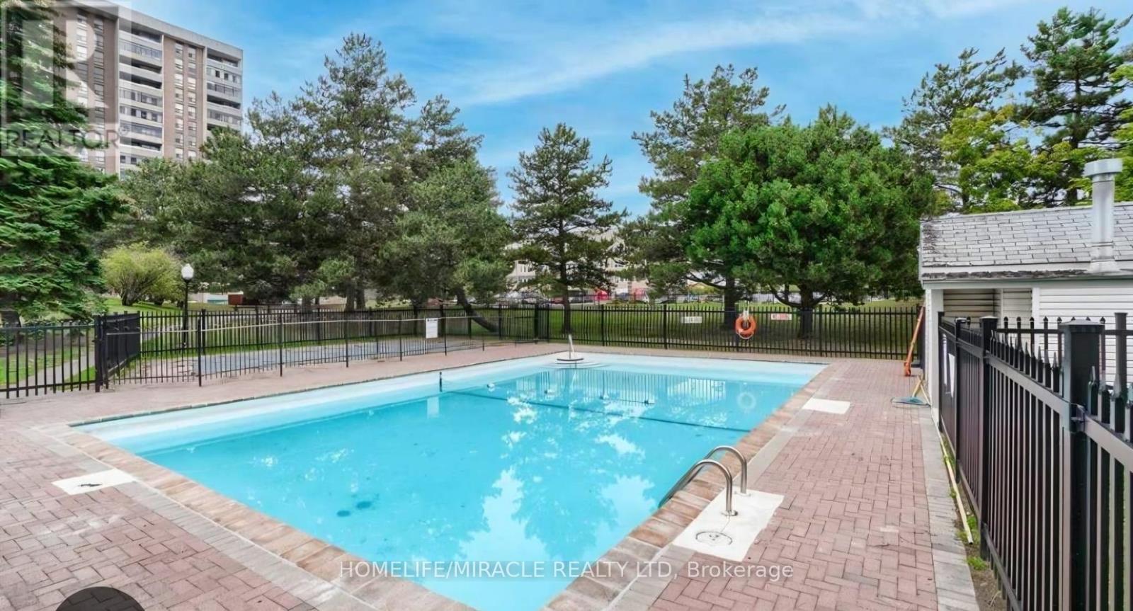 #1112 15 KENSINGTON ROAD - 31